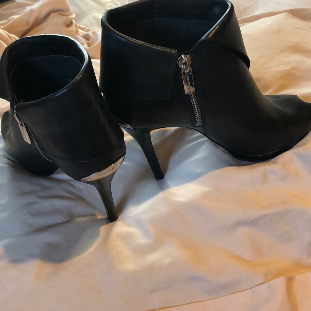 Michael Kora heeled booties